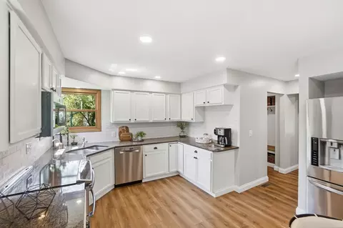 Kitchen - 4935 Dunkerrin Ct, Dublin, OH 43017 photo 2 of 4