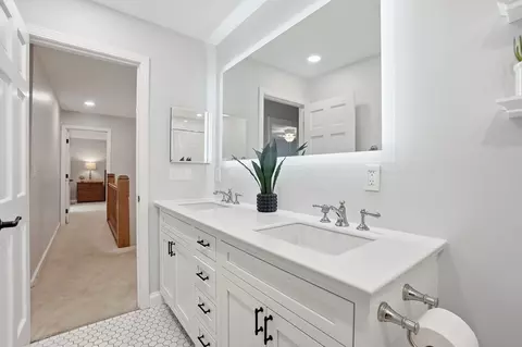 Bath - 4935 Dunkerrin Ct, Dublin, OH 43017 photo 11 of 14