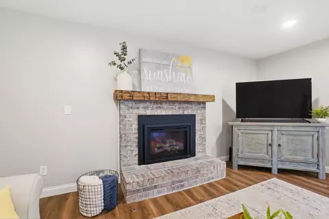 Living - 4935 Dunkerrin Ct, Dublin, OH 43017 photo 4 of 6