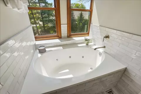 Bath - 4935 Dunkerrin Ct, Dublin, OH 43017 photo 8 of 14