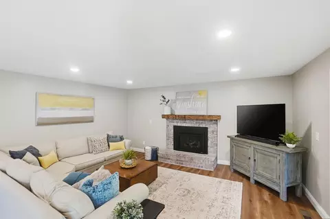 Living - 4935 Dunkerrin Ct, Dublin, OH 43017 photo 2 of 6