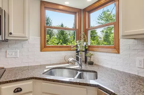 Kitchen - 4935 Dunkerrin Ct, Dublin, OH 43017 photo 3 of 4
