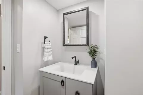 Bath - 4935 Dunkerrin Ct, Dublin, OH 43017 photo 2 of 14