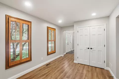 Entry Way - 4935 Dunkerrin Ct, Dublin, OH 43017 photo 7 of 10