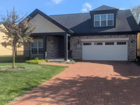 927 Pinnacle Club Dr, Grove City, OH 43123