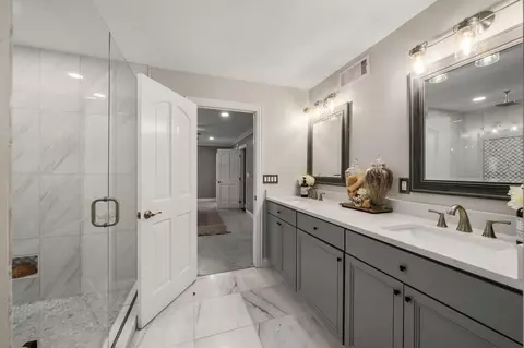 Bath - 7402 Riverside Dr, Dublin, OH 43016 photo 6 of 10