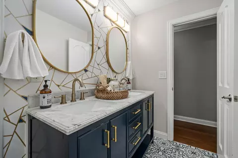 Bath - 7402 Riverside Dr, Dublin, OH 43016 photo 2 of 10