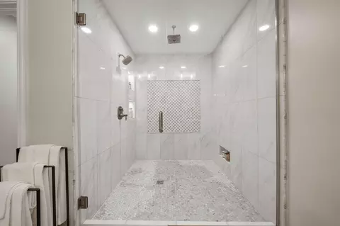 Bath - 7402 Riverside Dr, Dublin, OH 43016 photo 7 of 10