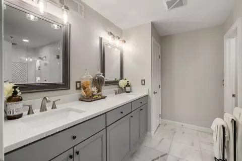 Bath - 7402 Riverside Dr, Dublin, OH 43016 photo 4 of 10