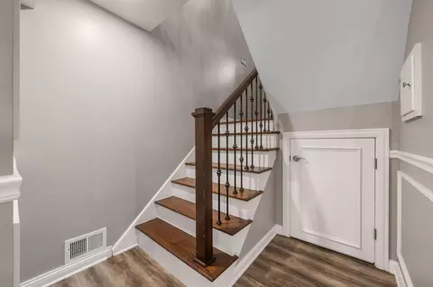 Entry Way - 7402 Riverside Dr, Dublin, OH 43016 photo 8 of 8