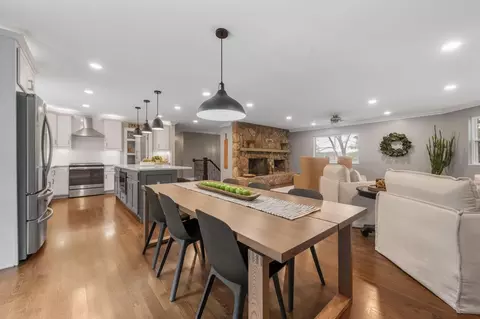 Dining - 7402 Riverside Dr, Dublin, OH 43016 photo 1 of 4
