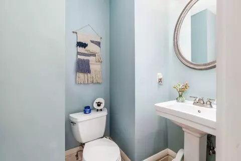Bath - 64 E Kelso Rd, Columbus, OH 43202 photo 1 of 3