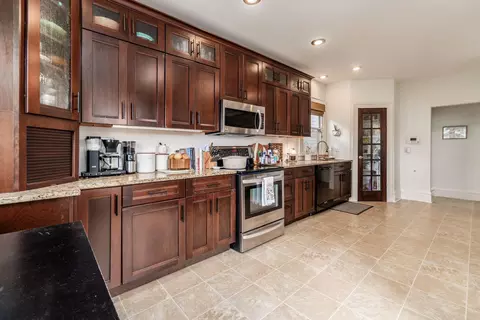 Kitchen - 64 E Kelso Rd, Columbus, OH 43202 photo 3 of 3
