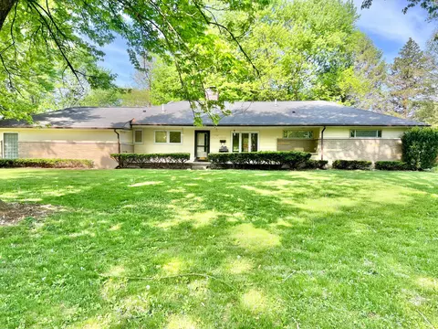 1813 Bledsoe Dr, Bellbrook, OH 45305