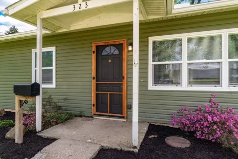 323 Cedarcrest Ave, Newark, OH 43055