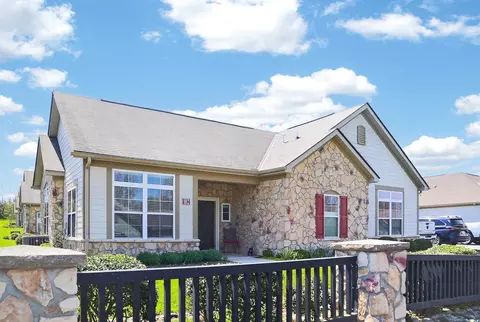 102 Colonial Woods Dr, Mount Vernon, OH 43050