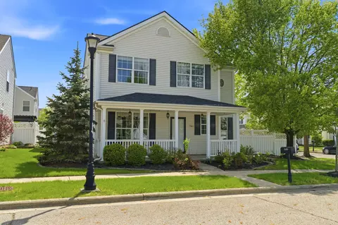 7165 Alma Terrace Dr, New Albany, OH 43054