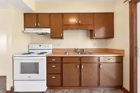 Kitchen - 28 30 Vernon Ave, Delaware, OH 43015 photo 1 of 3