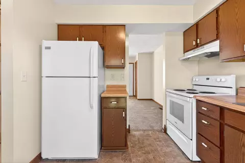 Kitchen - 28 30 Vernon Ave, Delaware, OH 43015 photo 2 of 3