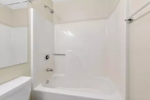 Bath - 28 30 Vernon Ave, Delaware, OH 43015 photo 2 of 3
