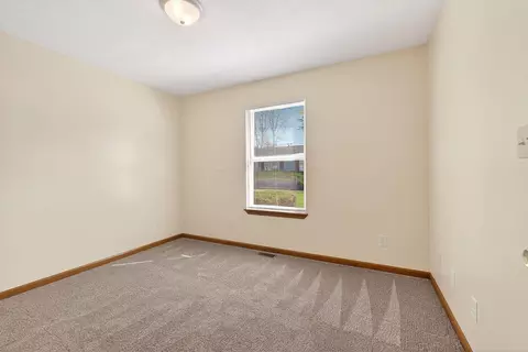 Bedroom - 28 30 Vernon Ave, Delaware, OH 43015 photo 2 of 7