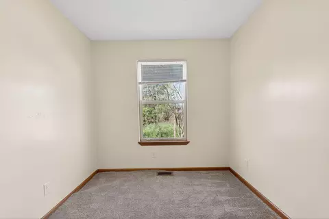 Bedroom - 28 30 Vernon Ave, Delaware, OH 43015 photo 6 of 7
