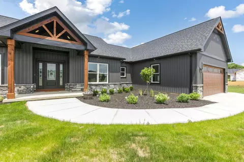 4254 Stone Hill Dr E, Carroll, OH 43112