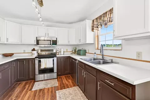 Kitchen - 163 Blue Sky Dr, Jackson, OH 45640 photo 4 of 4