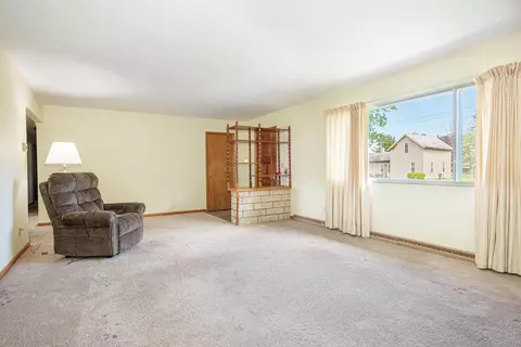 Living - 321 State St, Edison, OH 43320 photo 2 of 4