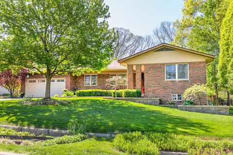 445 Fairlawn Dr, Columbus, OH 43214