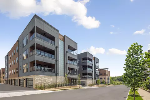 2842 Gunnison Dr #201, Columbus, OH 43228