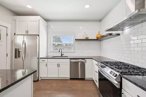 Kitchen - 645 E 3rd Ave, Columbus, OH 43201 photo 4 of 5