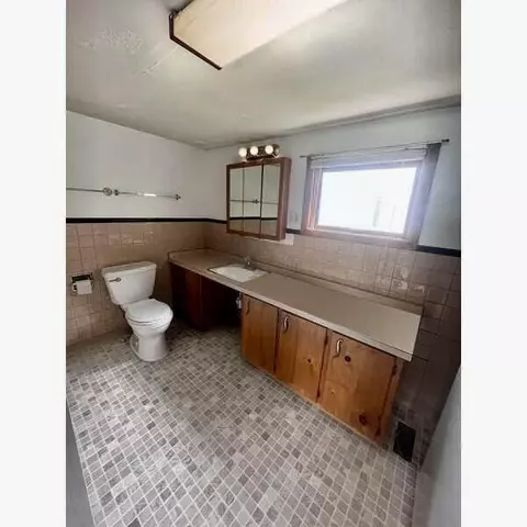 Bath - 171 Warner Ave, Logan, OH 43138 photo 1 of 1