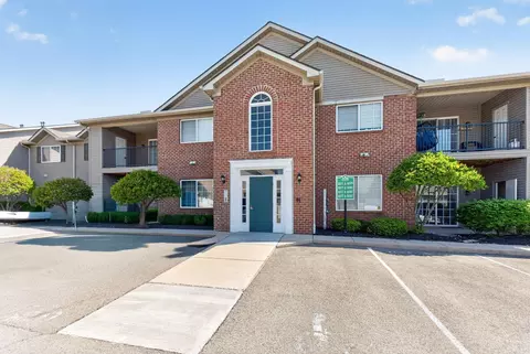 8075 Cranes Crossing Dr, Lewis Center, OH 43035