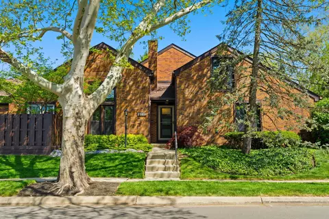 2080 Mackenzie Dr #12, Upper Arlington, OH 43220