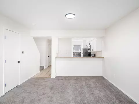 Living - 1211 Rivercrest Dr S #E, Delaware, OH 43015 photo 3 of 6