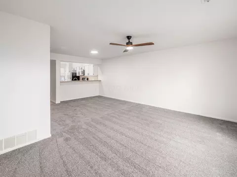 Living - 1211 Rivercrest Dr S #E, Delaware, OH 43015 photo 6 of 6