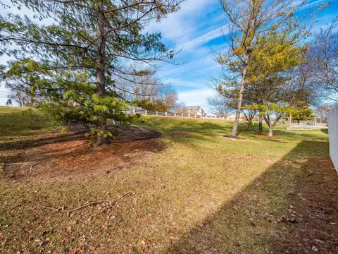 Exterior - 1211 Rivercrest Dr S #E, Delaware, OH 43015 photo 5 of 9