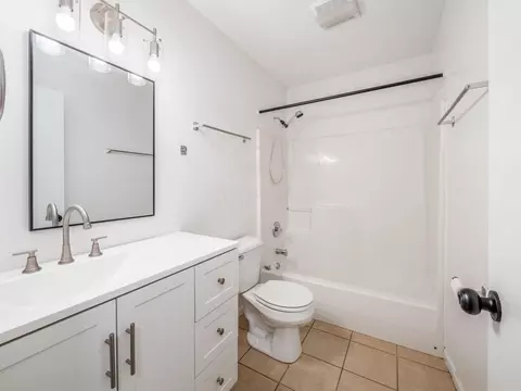 Bath - 1211 Rivercrest Dr S #E, Delaware, OH 43015 photo 2 of 2