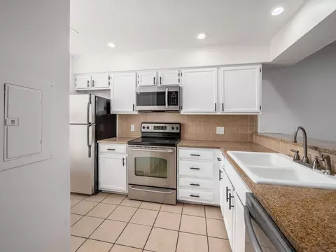 Kitchen - 1211 Rivercrest Dr S #E, Delaware, OH 43015 photo 1 of 5
