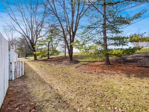 Exterior - 1211 Rivercrest Dr S #E, Delaware, OH 43015 photo 6 of 9