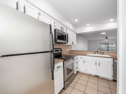 Kitchen - 1211 Rivercrest Dr S #E, Delaware, OH 43015 photo 4 of 5