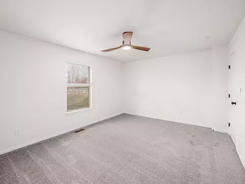 Bedroom - 1211 Rivercrest Dr S #E, Delaware, OH 43015 photo 4 of 8