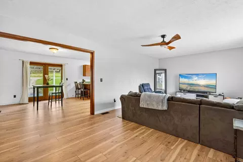 Living - 24 S Longworth St, Jackson, OH 45640 photo 1 of 2