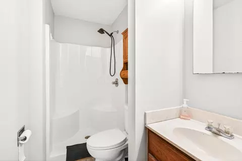 Bath - 24 S Longworth St, Jackson, OH 45640 photo 1 of 2
