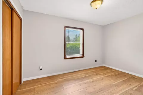 Bedroom - 24 S Longworth St, Jackson, OH 45640 photo 5 of 6