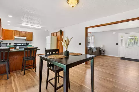 Dining - 24 S Longworth St, Jackson, OH 45640 photo 1 of 2