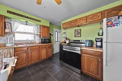Kitchen - 656 Mayhill Rd, Springfield, OH 45504 photo 1 of 4