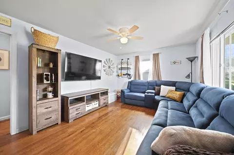 Living - 656 Mayhill Rd, Springfield, OH 45504 photo 2 of 2