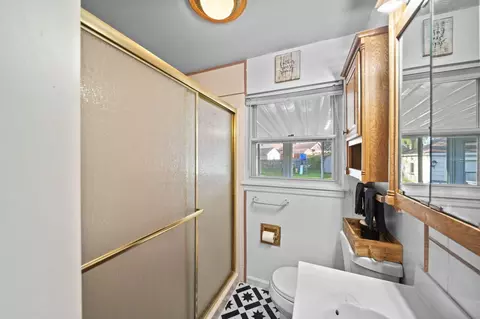 Bath - 656 Mayhill Rd, Springfield, OH 45504 photo 2 of 2